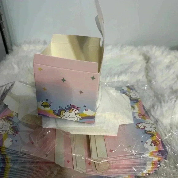 Unicorn box cupcake holders.50 ct.‎ - Picture 3 of 6